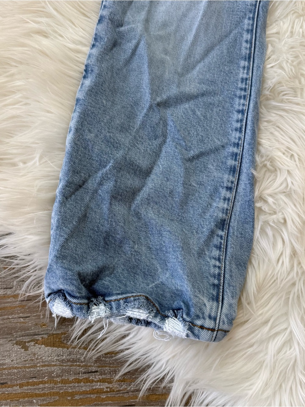 Good American Good Legs Crop Mini Boot Jeans Indigo510 Size 6/28 - Picture 4 of 5